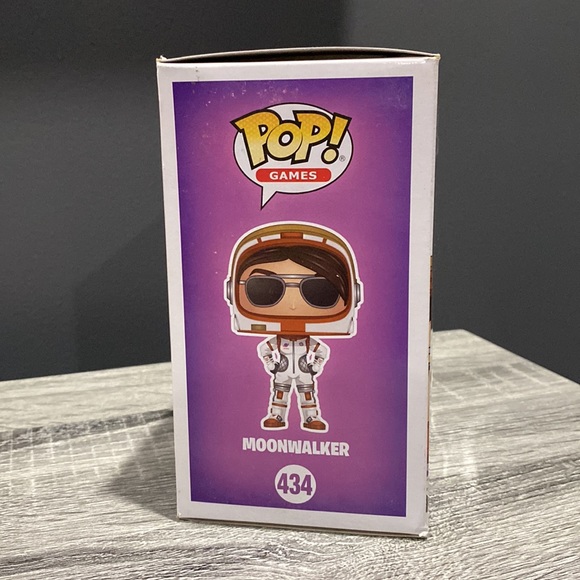 Funko Pop! Games | Fortnite #434: Moonwalker (2018) - Collectible Vinyl Figure - Picture 5 of 15